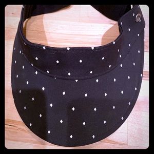 Lululemon sunvisor. Black with reflective polkadot